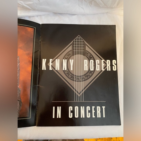 Rare Kenny Rogers in concert book - Picture 3 of 3